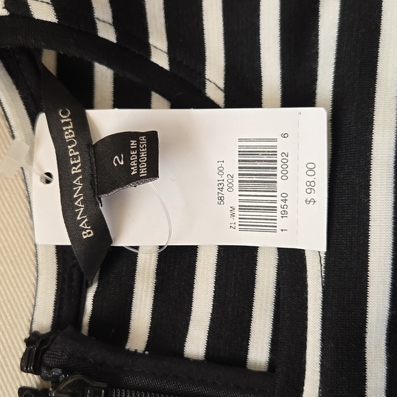 NWT Banana Republic Black/White Stripe Knit Dress Size 2 - Picture 4 of 9